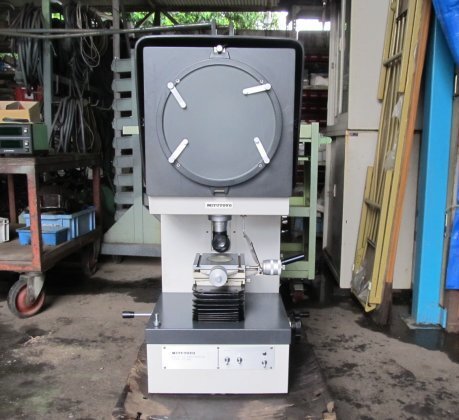 Mitutoyo PJ-300 Optical Measuring Instrument with Fixed Screen φ300mm [r1242823295]