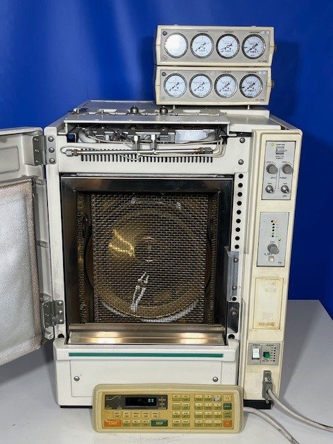 Shimadzu GC-14A Gas Chromatograph [q1195923832]