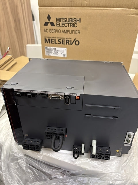 Mitsubishi MR-J5-700B Servo Amplifier (open box) [m1226167197]
