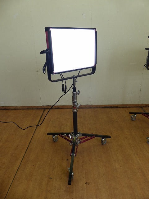 Lumos 700GT LED Panel Light with Matthews Rolling Stand [r1232494402]