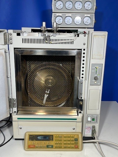 Shimadzu GC-14B Gas Chromatograph with CFC14PM [e1240115920]