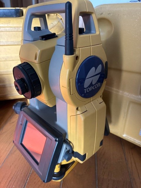Topcon OS-105 Total Station with Battery and Charger [n1242173907]