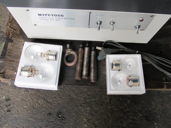 Mitutoyo PJ-300 Optical Measuring Instrument with Fixed Screen φ300mm [r1242823295]