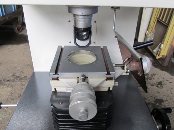 Mitutoyo PJ-300 Optical Measuring Instrument with Fixed Screen φ300mm [r1242823295]