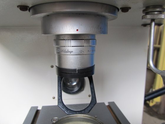 Mitutoyo PJ-300 Optical Measuring Instrument with Fixed Screen φ300mm [r1242823295]