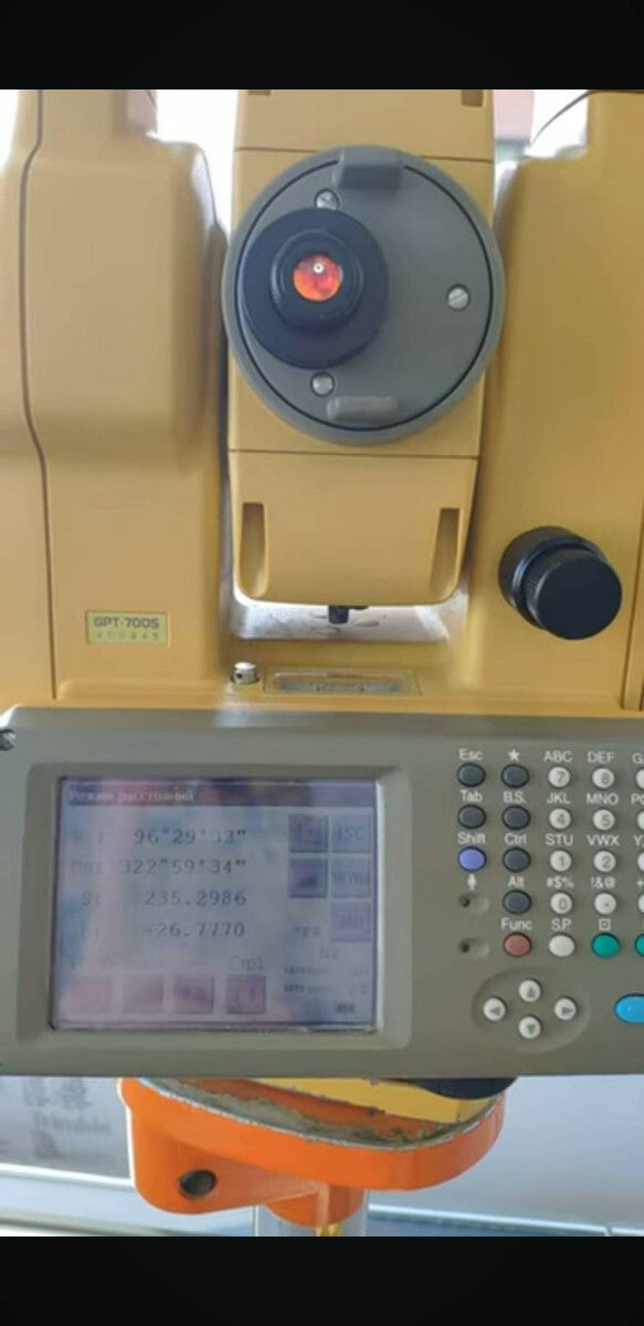 TOPCON GPT-7005 Non-Prism Total Station with 3 Batteries and Case [t1193732759]