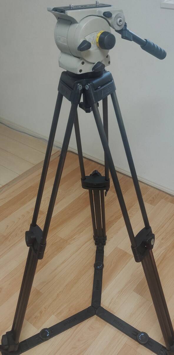 Vinten Vision100 Tripod Head with Carbon Fiber Tripod and Ground Spreader [s1237758925]
