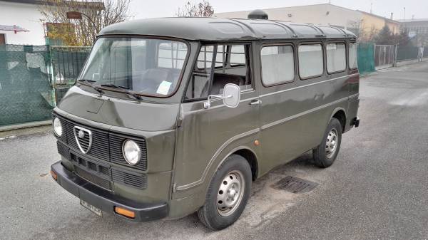 Alfa Romeo F12 Emissions Report Gasoline Vehicle [j614656180]