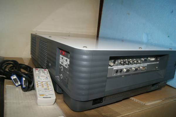 PANASONIC TH-D5500L Projector 5000 Lumens 26 Hours Lamp Usage [216458541]