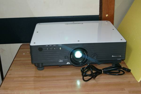 Panasonic TH-D5500L Projector 5000 Lumens 217 Hours Lamp Usage [k252281306]