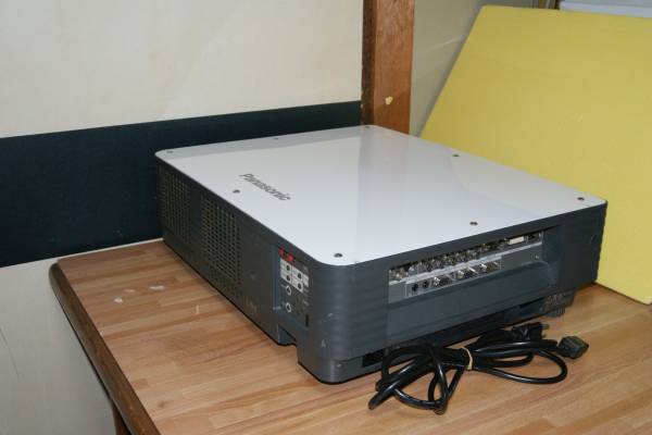 Panasonic TH-D5500L Projector 5000 Lumens 217 Hours Lamp Usage [k252281306]