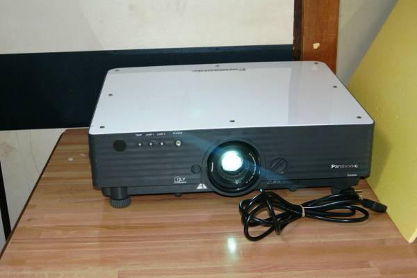 Panasonic TH-D5600L Projector 5000 Lumens HDMI Compatible [j571637423]