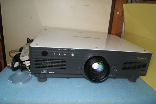 PANASONIC PT-D5700 Projector 6000 Lumens 50-600 inch Projection Size [o382112162]