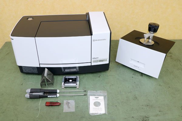 Shimadzu IRSprit-T Infrared Spectrophotometer with Reflective Diamond ATR Attachment QATR-S [n1219602785]