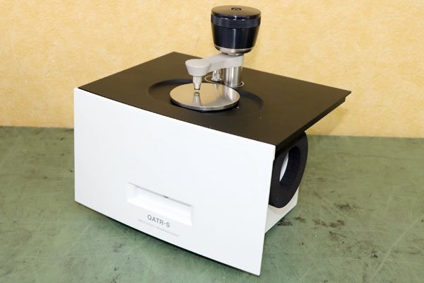 Shimadzu IRSprit-T Infrared Spectrophotometer with Reflective Diamond ATR Attachment QATR-S [n1219602785]
