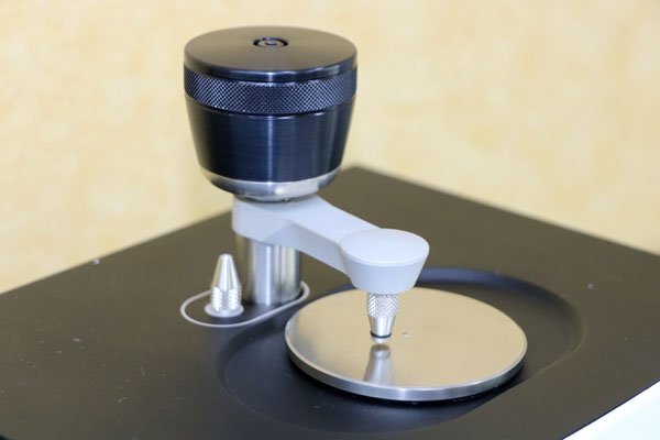 Shimadzu IRSprit-T Infrared Spectrophotometer with Reflective Diamond ATR Attachment QATR-S [n1219602785]