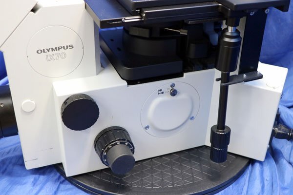 Olympus IX70 Inverted Microscope with 4 Objective Lenses [w1227822289]