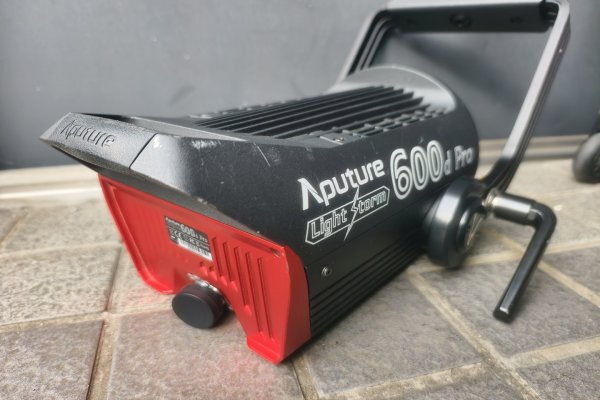 Aputure LS600d Pro LED Light [w1247437456]