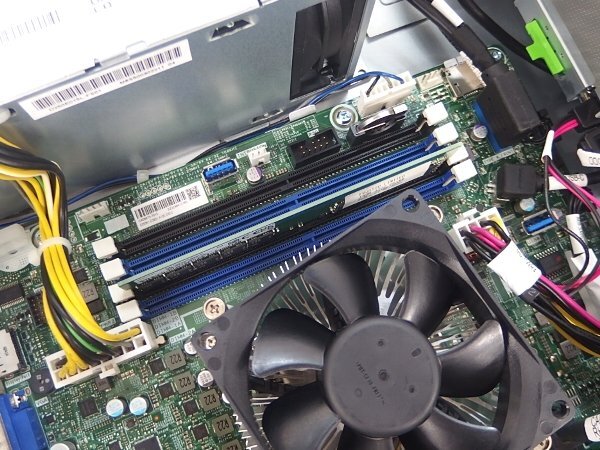 Fujitsu PRIMERGY TX1320 M5 Server Xeon E-2324G 16GB RAM 240GB SSD x2 2TB HDD DVD Multi [u1245096300]