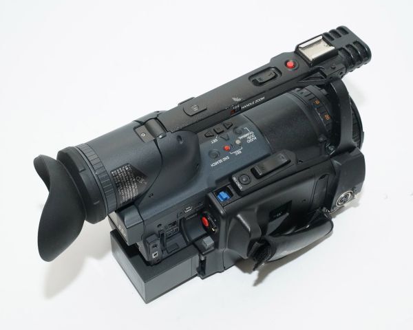 Panasonic HVX200 Camera with Charger Battery P2 Card LED Light [g1247720804]