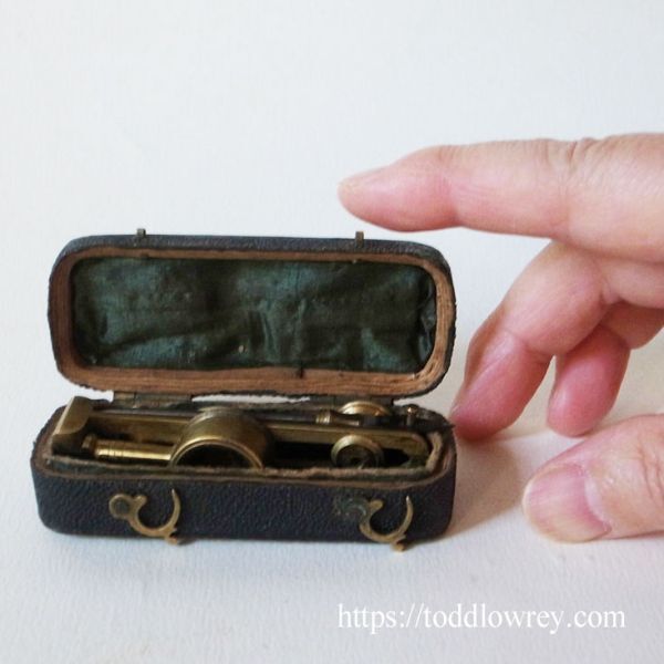 Antique British Magnifying Glass Microscope with Case [m1209740745]