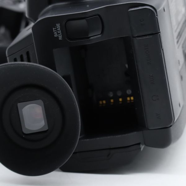 JVC GY-HM185 4K Camera Recorder with 3 Batteries [r1213060616]