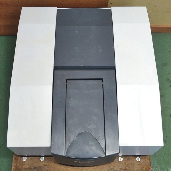 Shimadzu IRAffinity-1 Fourier Transform Infrared Spectrophotometer [b1214131552]