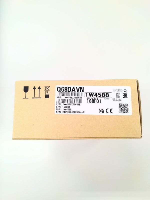 Mitsubishi Electric Q68DAVN Analog Output Unit [u1219012200]