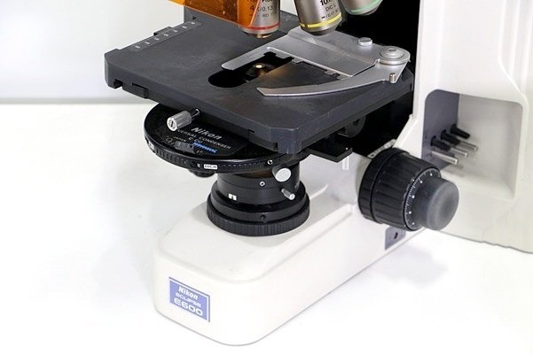 Nikon Eclipse E600 Microscope with 6 Objective Lenses [d1197037609]