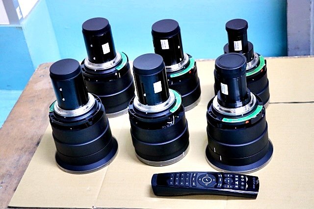Barco F90-W13 DLP Projector High Brightness 130,000lm Remote Control Interchangeable Lenses Included [p1158325243]
