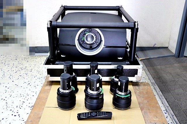 Barco F90-W13 DLP Projector High Brightness 130,000lm Remote Control Interchangeable Lenses Included [p1158325243]