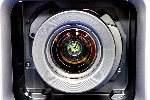 EPSON EB-L1100U LCD Projector 6000 Lumens WUXGA with Lens and Remote Control [d1177943901]