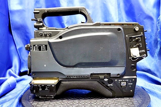 SONY HDC-950 Broadcast Commercial System Camera with HDVF-20A 2-inch HD Viewfinder [q1179589928]