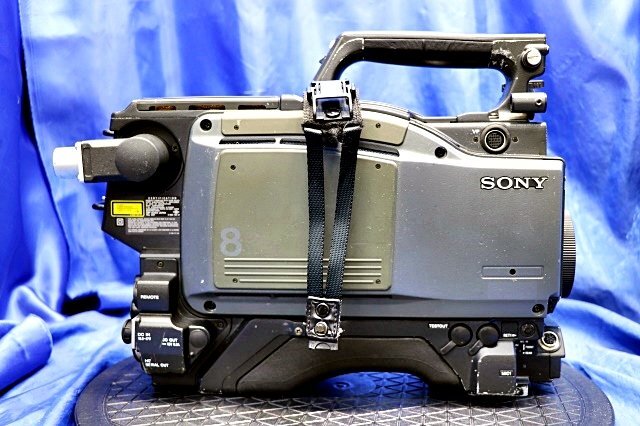 SONY HDC-950 Broadcast Commercial System Camera with HDVF-20A 2-inch HD Viewfinder [q1179589928]