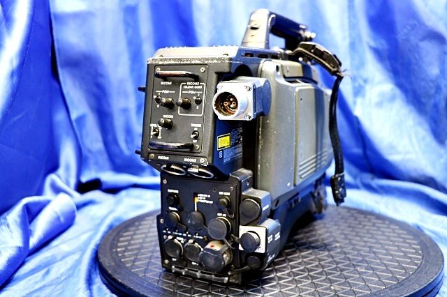 SONY HDC-950 Broadcast Commercial System Camera with HDVF-20A 2-inch HD Viewfinder [q1179589928]