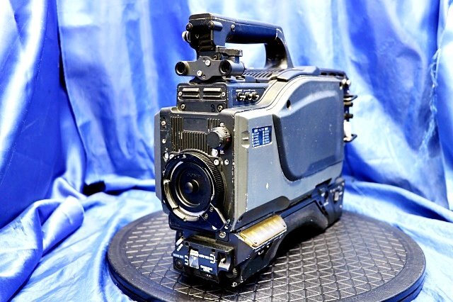 SONY HDC-950 Broadcast Commercial System Camera with HDVF-20A 2-inch HD Viewfinder [q1179589928]