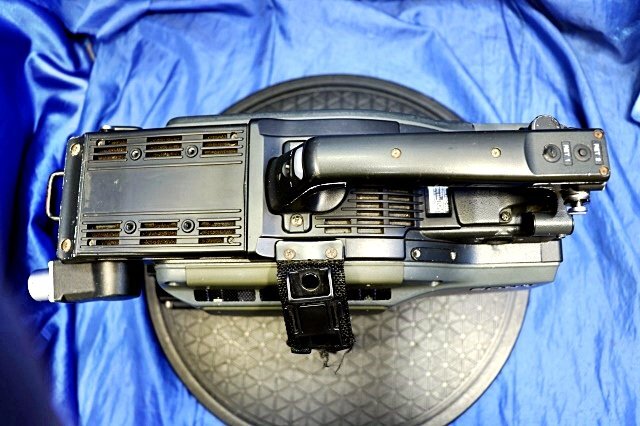 SONY HDC-950 Broadcast Commercial System Camera with HDVF-20A 2-inch HD Viewfinder [q1179589928]