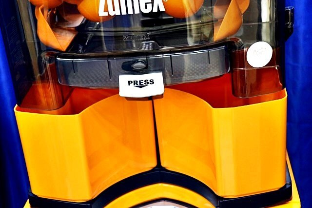 ZUMEX Pro Orange Juicer Fully Automatic Juice Machine [v1190494282]