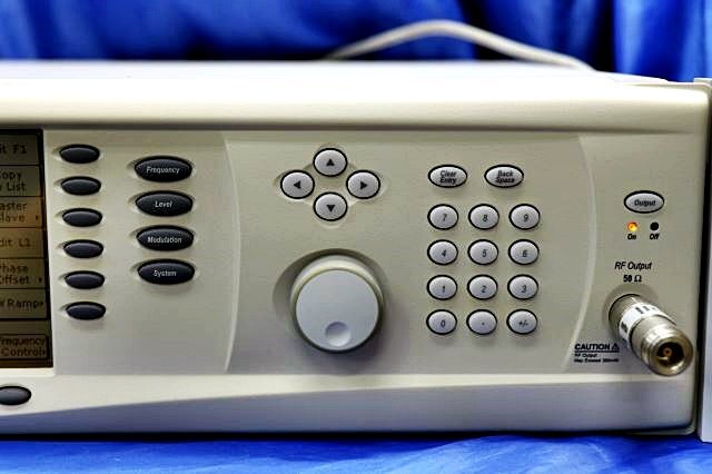 Anritsu MG3692B RF Microwave Signal Generator 2GHz to 20GHz [n1192619994]