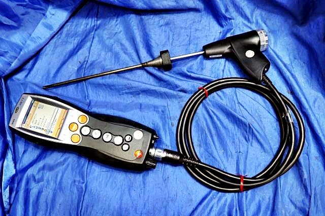 Testo 330-1LL Combustion Exhaust Gas Analyzer with Special Case [c1195333215]