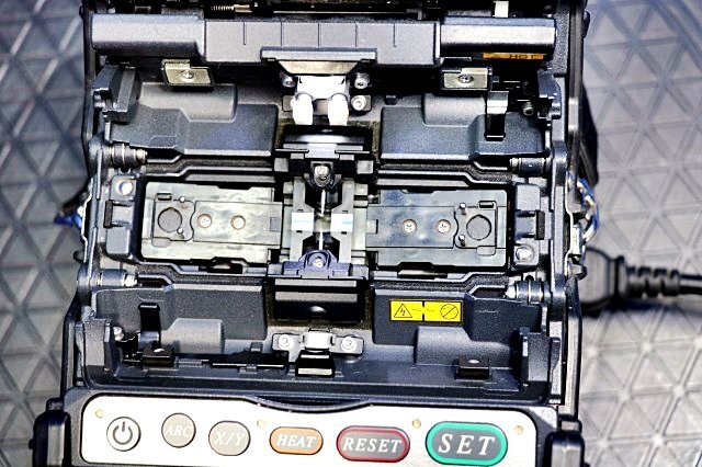 Fujikura HJ-S03 Optical Fiber Fusion Splicer with Case and Accessories [h1199437769]