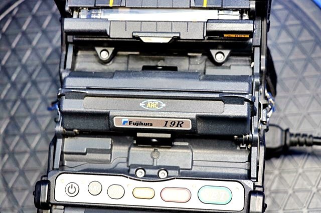 Fujikura HJ-S03 Optical Fiber Fusion Splicer with Case and Accessories [h1199437769]