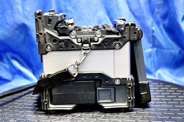 Fujikura 19R Optical Fiber Fusion Splicer with Accessories [q1199421878]