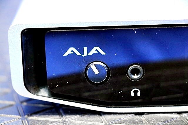 AJA Professional Video Io 4K Plus Thunderbolt 3 Video Interface [u1205222682]
