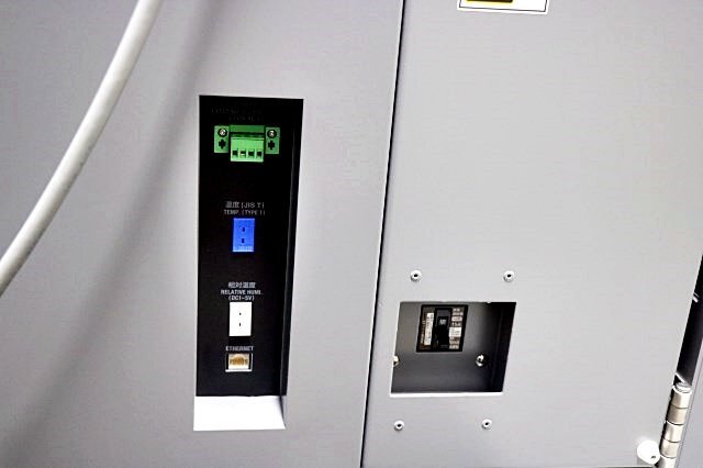 ESPEC CRH-222 Low Temperature and Humidity Unit 200V with Water Leak Detection Box [k1205312850]