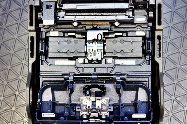 Fujikura CT-30 Optical Fiber Fusion Splicer with Holder, Manual & Case [g1208336795]