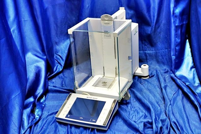 METTLER TOLEDO XPE205DRV Analytical Balance with Ionizer and RS-P25 Printer, Weighing Capacity 81g [1212774087]