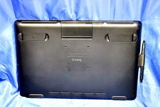 Wacom Cintiq 16 DTK-1660 15.6-inch Pen Display 17 Units [g1228164169]