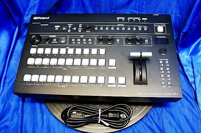 Roland V-800HD MK II Multi-Format Video Switcher [p1230857411]