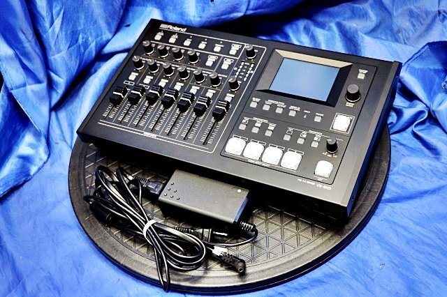 Roland VR-4HD AV Mixer 5 Units [v1233786833]